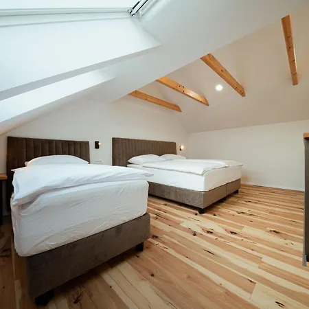 At Podlipje Estate * Tesanovci