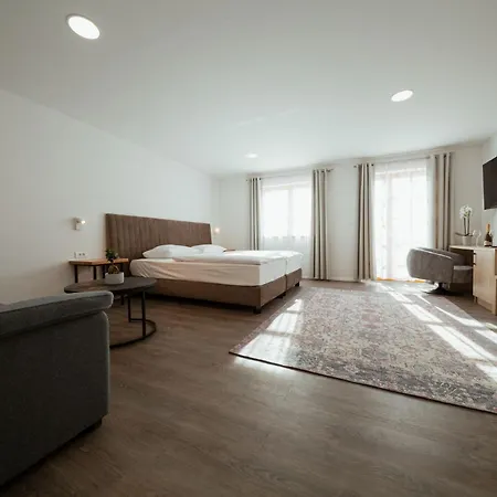 At Podlipje Estate Nocleg ze śniadaniem *