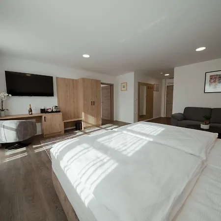 At Podlipje Estate Couette-café