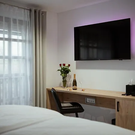 At Podlipje Estate Nocleg ze śniadaniem *