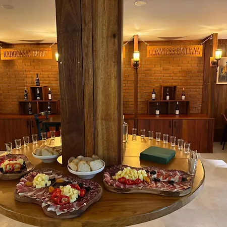 Oda ve Kahvaltı At Podlipje Estate Tesanovci