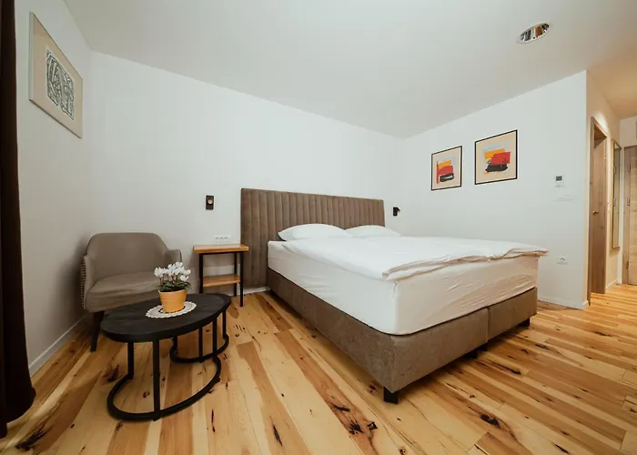 At Podlipje Estate Bed & Breakfast